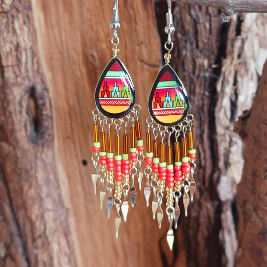 Add a touch of artisan elegance to your jewellery collection with these stunning handmade Peruvian Incan teardrop earrings. Carefully crafted in small family-run workshops in Peru, these eye-catching earrings feature traditional Incan-inspired patterns on the front with a contrasting black reverse for a striking finish.