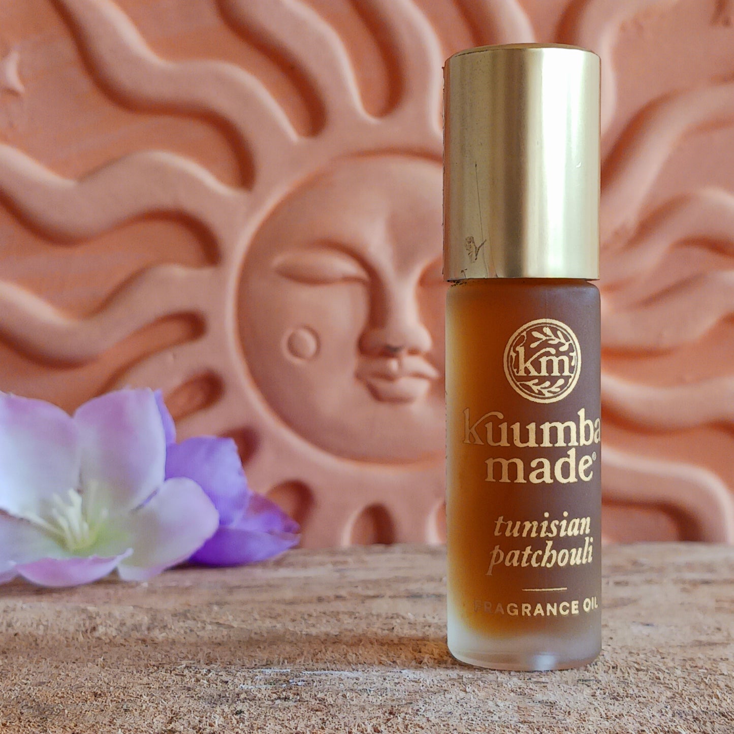 Kuumba Made Tunisian Patchouli Fragrance Oil is a deep, earthy scent with a rich, grounding presence rooted in ancient ritual and natural perfumery. This classic patchouli aroma is clean, smooth, and full-bodied, offering warmth and balance without heaviness.