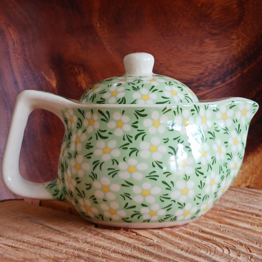 Add timeless elegance to any tea ritual with this Small Herbal Teapot featuring a pretty daisy pattern design. Inspired by traditional Eastern aesthetics, this beautifully crafted teapot blends cultural symbolism with everyday functionality, making it an exceptional gift.