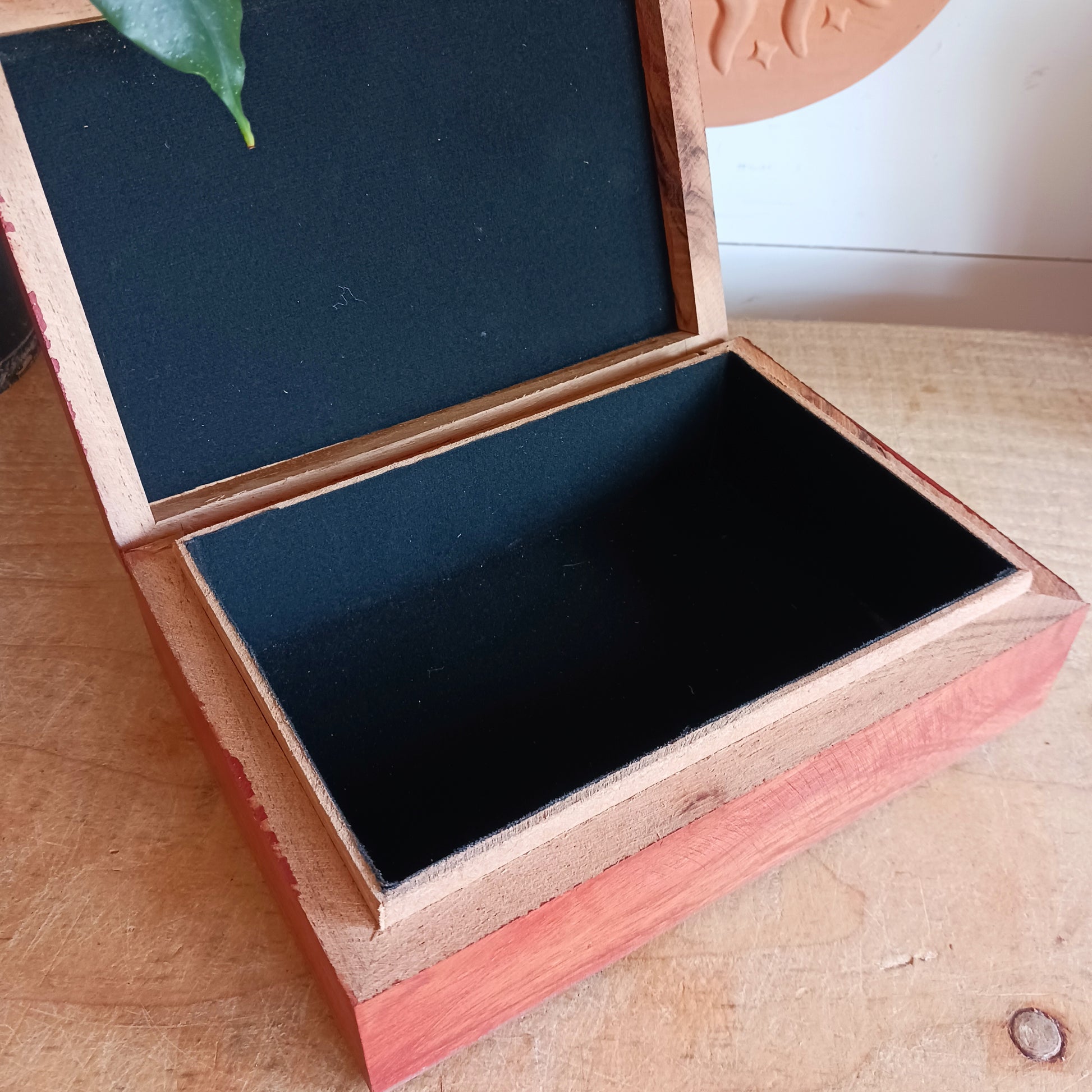 Celebrate the elegance of hand-carved craftsmanship with this Wooden Lotus Keepsake Box, made from sustainably sourced mango wood in India. The intricate Lotus design embodies spiritual harmony, making it perfect for storing jewellery, trinkets, or cherished keepsakes.