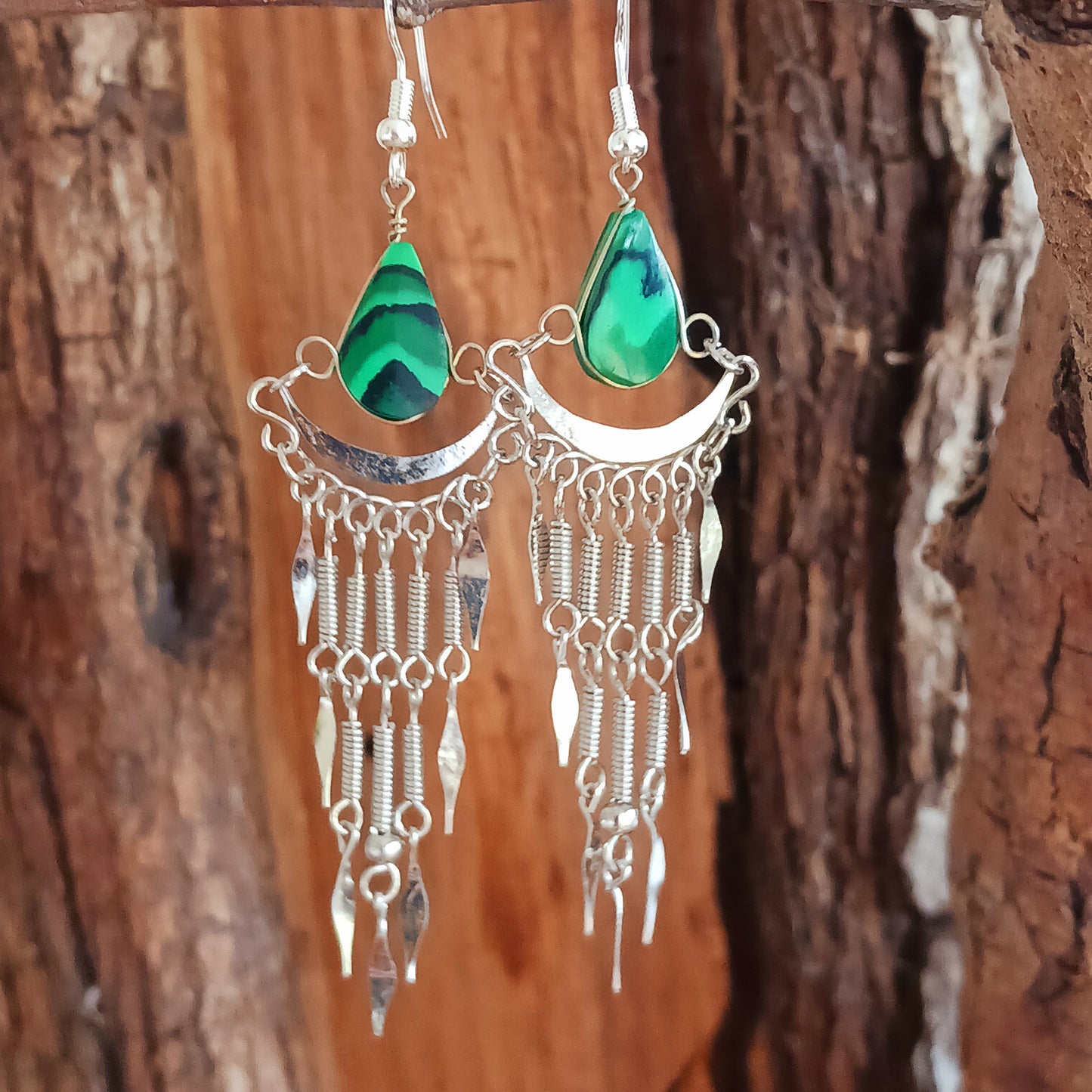 Add a touch of bohemian beauty to your look with these handmade Peruvian stone earrings. Featuring unique green stones and finished with silver-plated hooks, each pair is carefully crafted in small workshops in Peru.