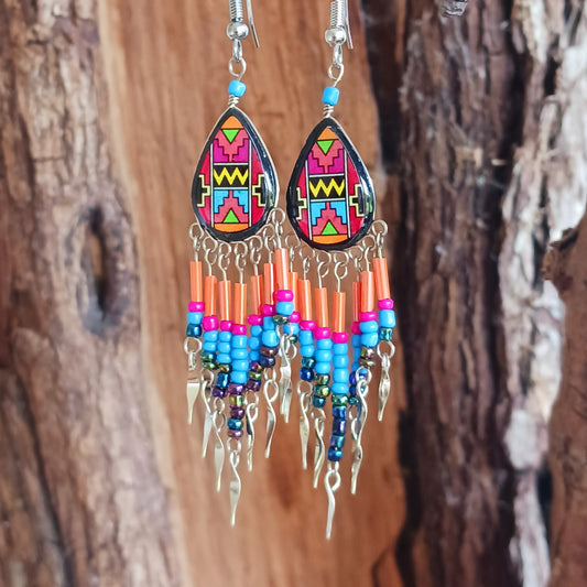 Add a touch of artisan elegance to your jewellery collection with these stunning handmade Peruvian Incan teardrop earrings. Carefully crafted in small family-run workshops in Peru, these eye-catching earrings feature traditional Incan-inspired patterns on the front with a contrasting black reverse for a striking finish.