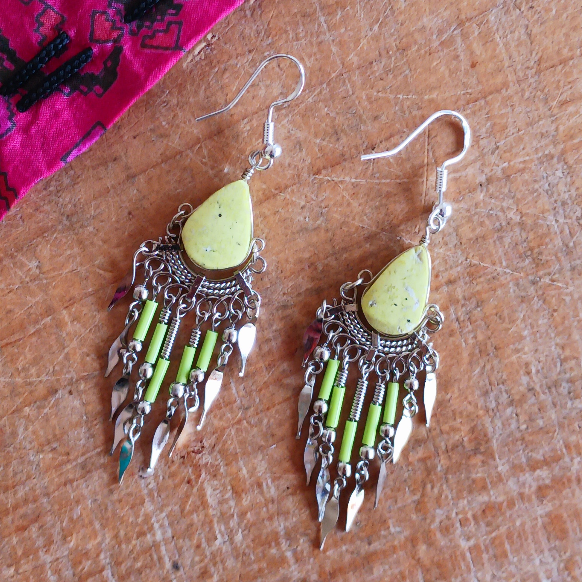 Add a touch of bohemian beauty to your look with these handmade Peruvian yellow stone and beaded earrings. Featuring a pale yellow stone paired with matching beads and finished with silver-plated hooks, each pair is carefully crafted in small workshops in Peru.