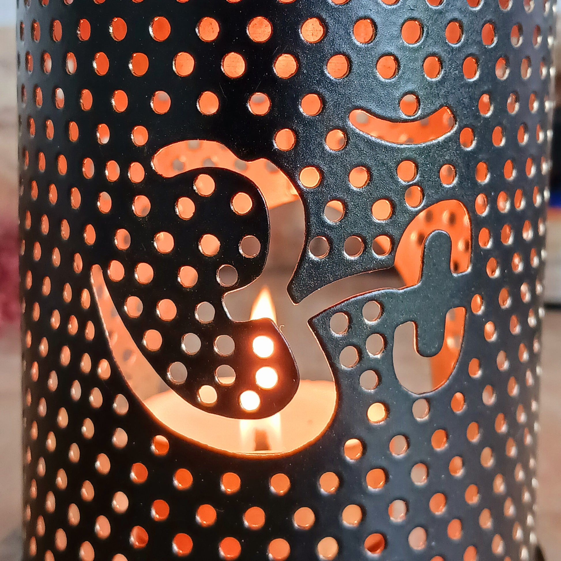 The Aromafume Om Oil Burner is a beautifully crafted ceramic burner featuring the sacred Om symbol, representing universal sound, unity, and spiritual awareness. 