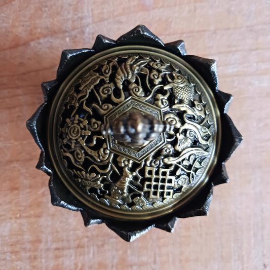 Enhance your home’s ambiance with this beautiful brass cone holder, thoughtfully designed in the shape of a lotus flower. Whether used for burning incense cones or as a charming decorative piece, this holder is both functional and elegant.