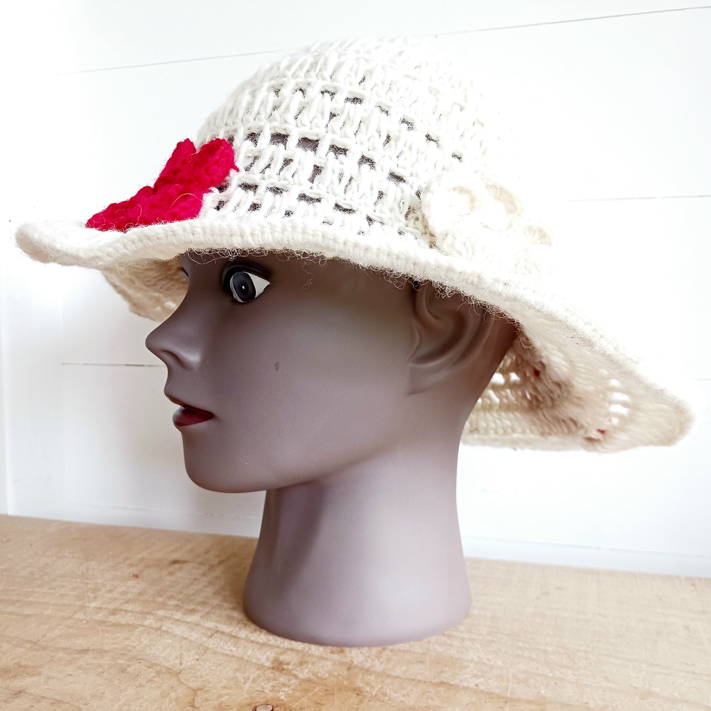 Stay warm without compromising on style with this beautifully crafted White Wool Flower Hat. Designed for modern women who love effortless elegance, this lightweight winter hat blends cozy comfort with delicate floral charm.