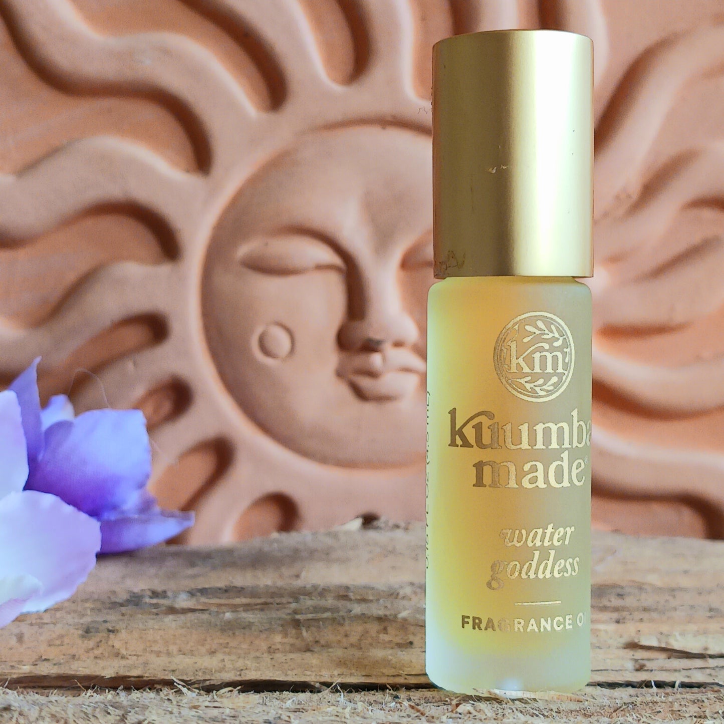 Discover the clean, smooth and mellow scent of Kuumba Made Water Goddess Fragrance Oil, a distinctive and evocative fragrance inspired by the freshness of water and the grounding warmth of sandalwood. Soft spice, sweet sandalwood and sensual musk combine to create a beautifully balanced aroma that feels both refreshing and comforting.
