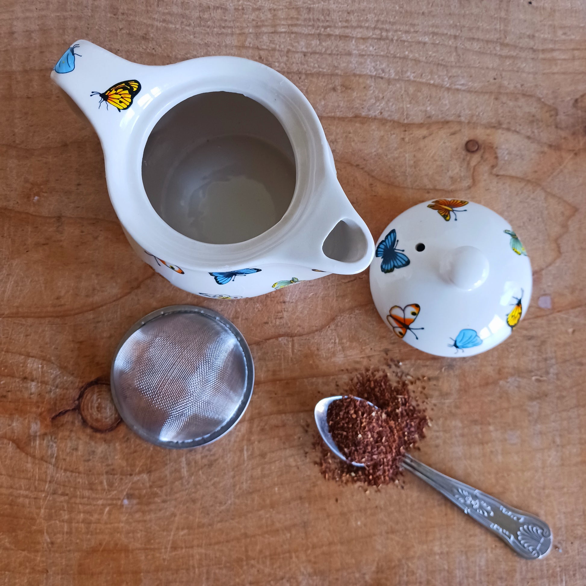 Add timeless elegance to any tea ritual with this Small Herbal Teapot featuring an array of beautiful butterflies. Inspired by traditional Eastern aesthetics, this beautifully crafted teapot blends cultural symbolism with everyday functionality, making it an exceptional gift.