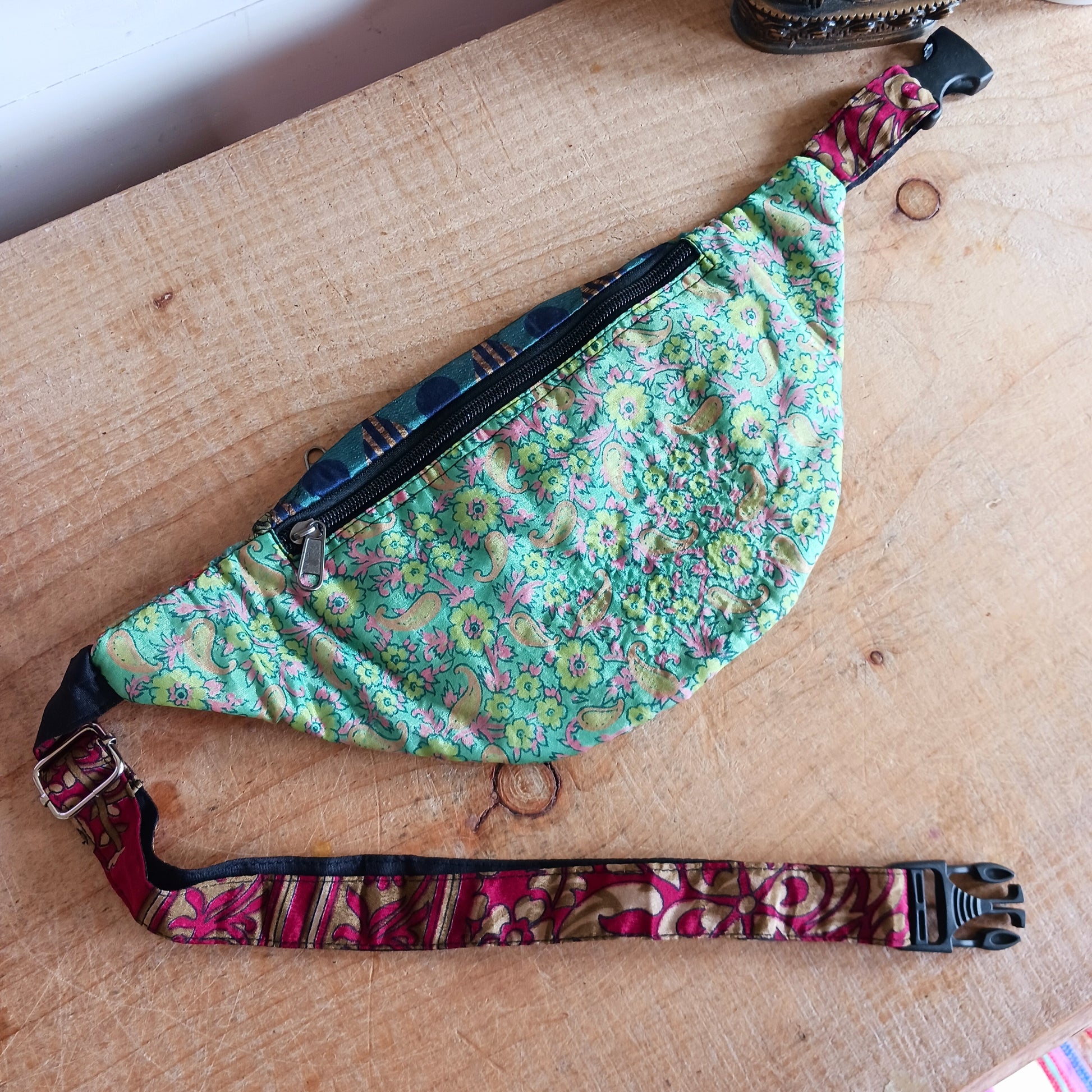 A fun style bum bag made from a patchwork of pretty sari materials. The waistband is adjustable and there is an extra secure zip compartment for easy access. This bag can also be worn across the body for extra security.