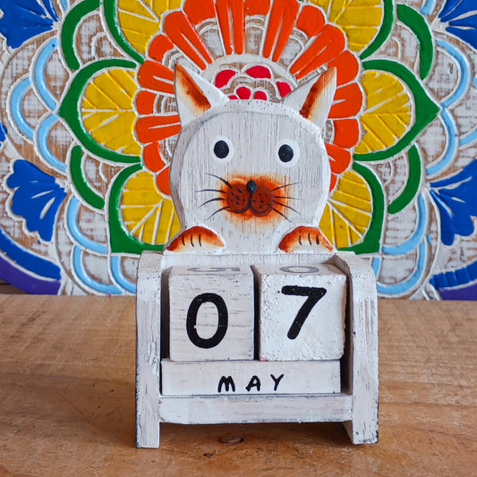 Welcome to the world of very cute cats! 🐾 This handmade wooden cat calendar is a charming and functional piece of home décor that brings joy every day. Each block reveals an adorable feline illustration, giving you a fresh dose of cuteness daily. Whether on your desk, shelf, or coffee table, it’s the perfect gift for cat lovers and a delightful way to brighten up your home or office. Durable, eco-friendly, and timeless – this calendar never goes out of date!