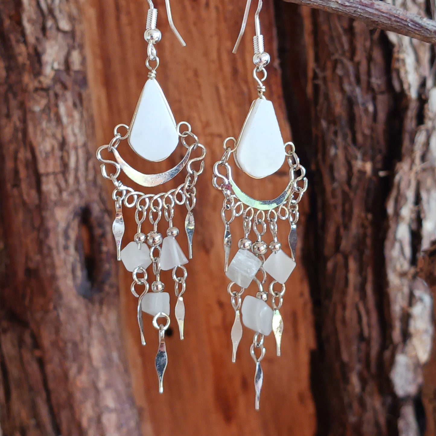 Add a touch of bohemian beauty to your look with these handmade Peruvian stone earrings. Featuring white stones and finished with silver-plated hooks, each pair is carefully crafted in small workshops in Peru.