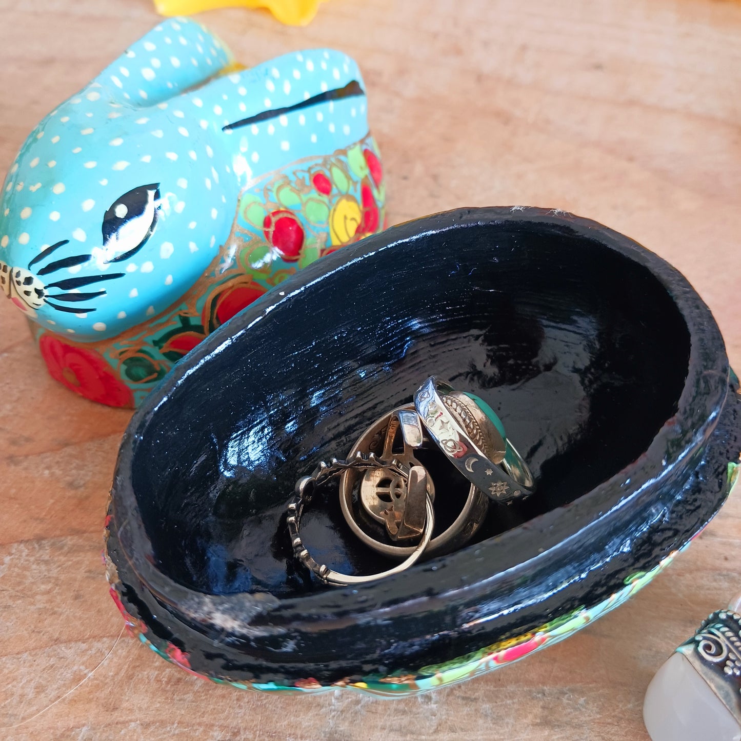 Celebrate the joy of spring with this beautifully handcrafted Floral Rabbit 2-Piece Easter Gift Box. Perfect for Easter gifting, this charming keepsake box features a delightful rabbit design, carefully hand painted with floral details and finished with a smooth glossy glaze.