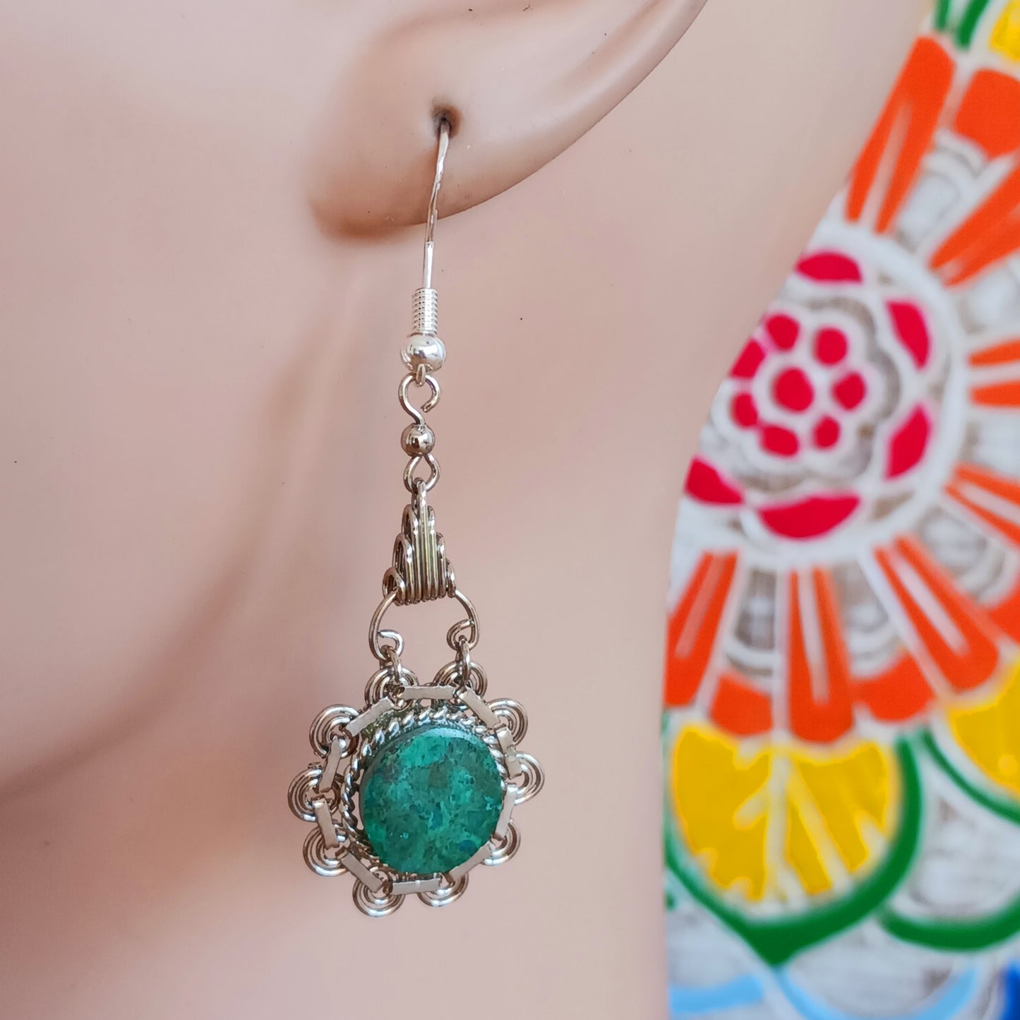 Add a touch of bohemian beauty to your look with these handmade Peruvian stone earrings. Featuring green turquoise stones and finished with silver-plated hooks, each pair is carefully crafted in small workshops in Peru.