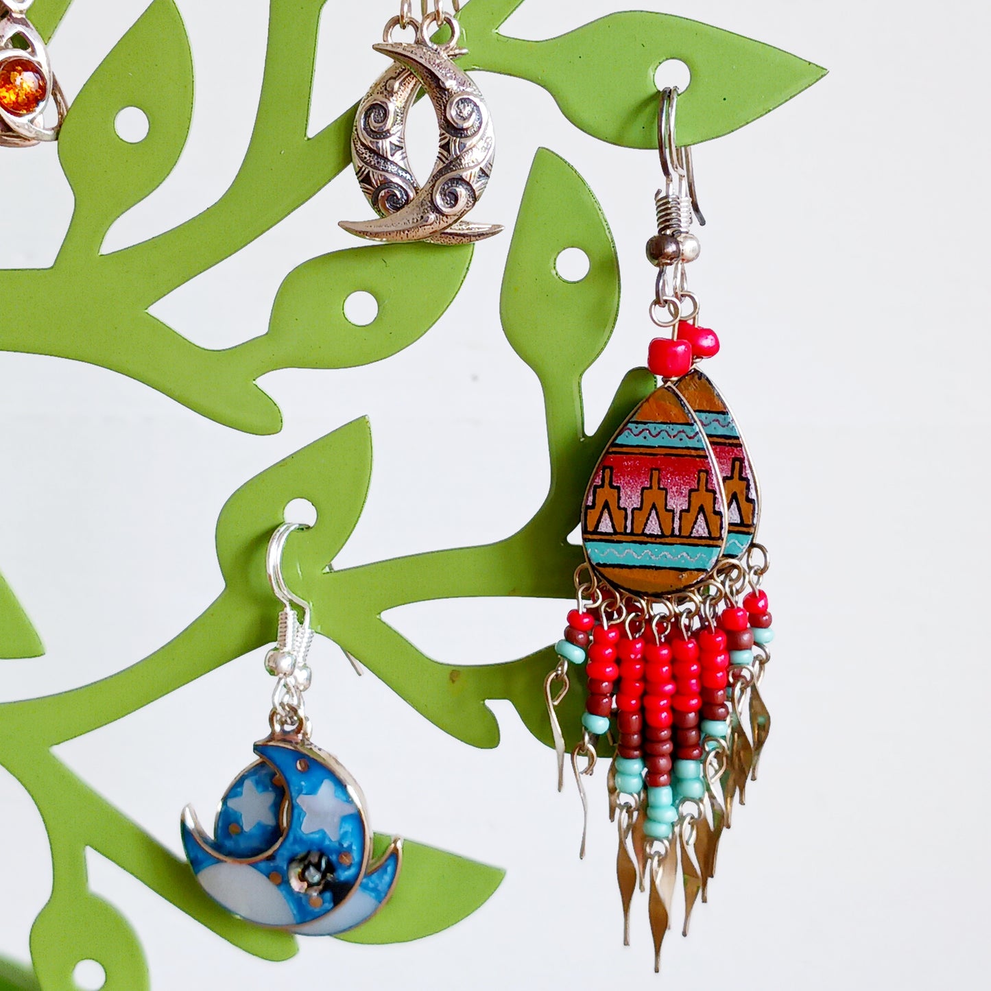 Organise your earrings in style with this beautiful Tree of Life metal earring stand, a functional and decorative jewellery organiser for any dresser or vanity.