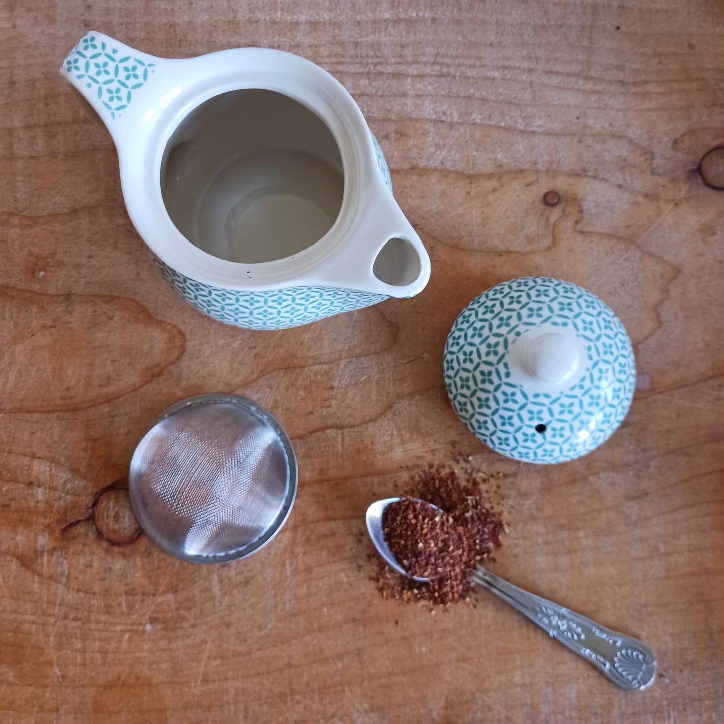 Add timeless elegance to any tea ritual with this Small Herbal Teapot featuring a green mosaic design. Inspired by traditional Eastern aesthetics, this beautifully crafted teapot blends cultural symbolism with everyday functionality, making it an exceptional gift.