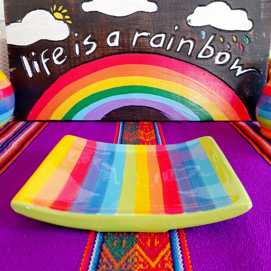 An imaginative decoration for a bathroom, shower or WC, this colourful, rainbow striped ceramic soap dish is easy to locate and creates a cheerful impression.