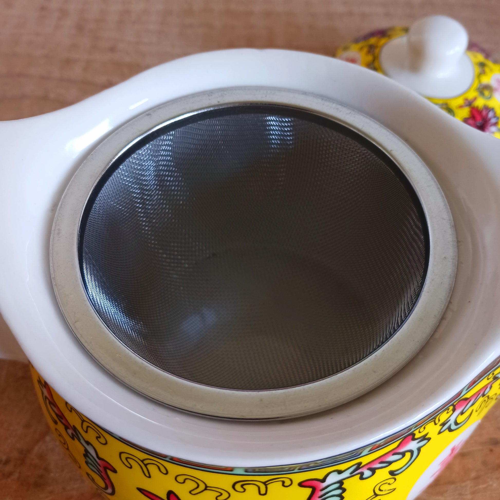 Add timeless elegance to any tea ritual with this Small Herbal Teapot featuring a Long Life Oriental Design. Inspired by traditional Eastern aesthetics, this beautifully crafted teapot blends cultural symbolism with everyday functionality, making it an exceptional gift or retail offering.