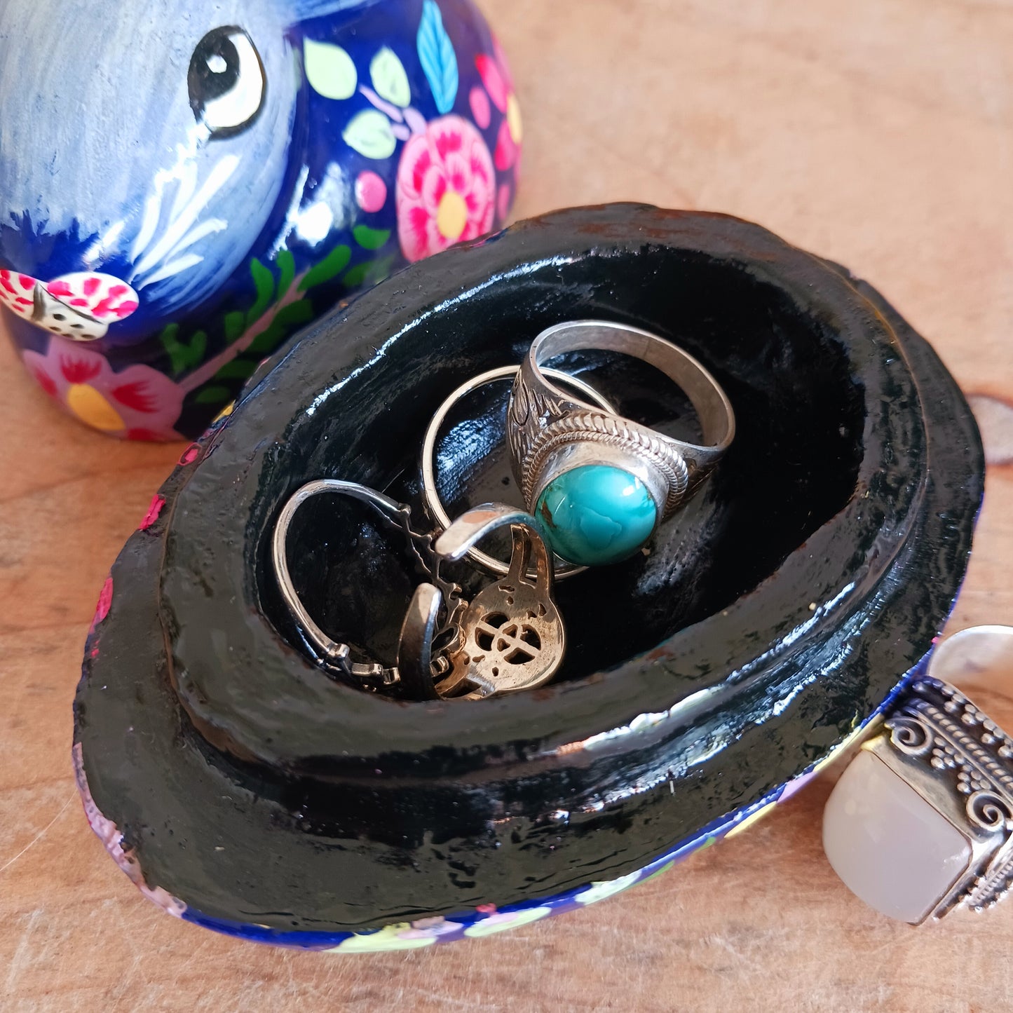 Celebrate the joy of spring with this beautifully handcrafted Floral Rabbit 2-Piece Easter Gift Box. Perfect for Easter gifting, this charming keepsake box features a delightful rabbit design, carefully hand painted with floral details and finished with a smooth glossy glaze.