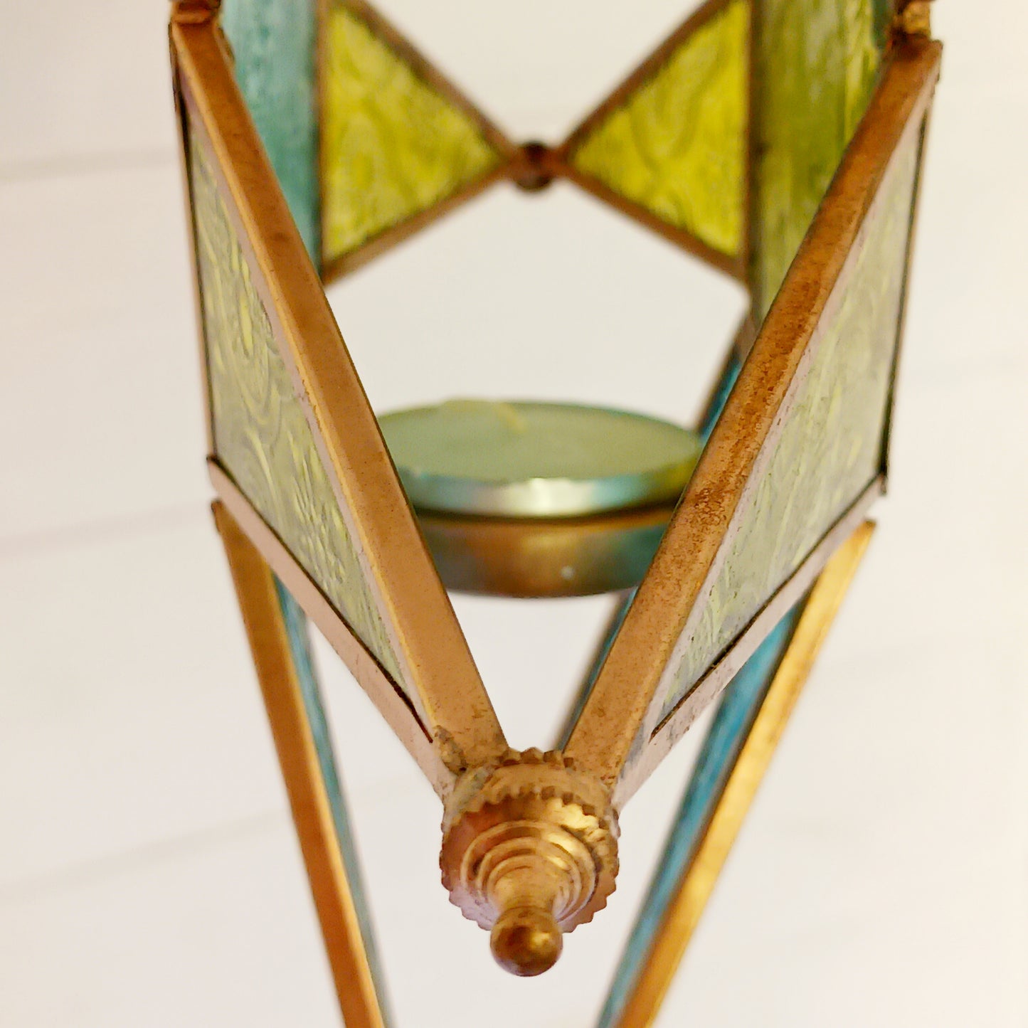 These Moroccan style star glass lanterns are handcrafted by skilled artisans and come in beautiful rich colours that catch the eye and instantly add atmosphere to any room.