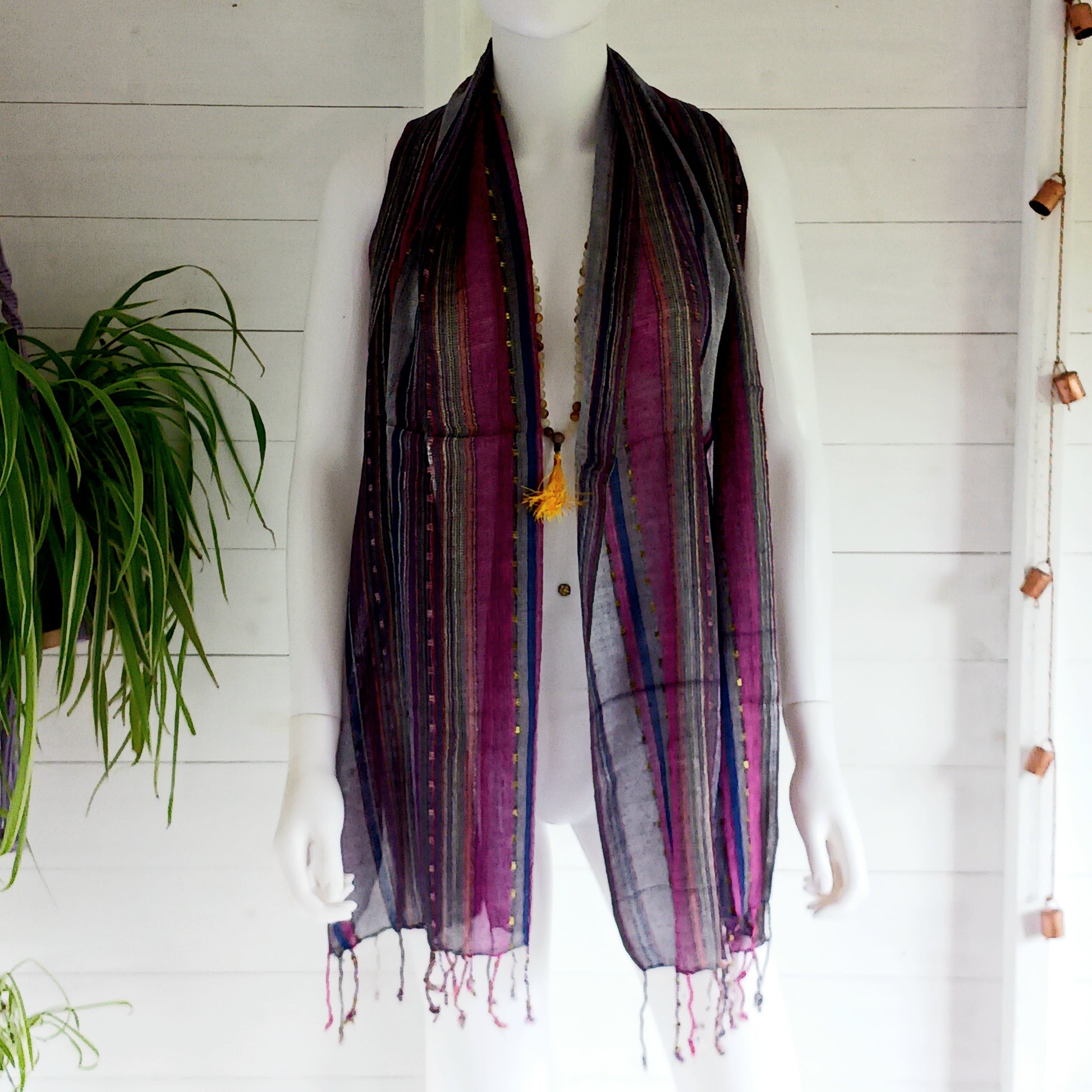 Immerse yourself in the alluring world of bohemian fashion with this delicate Indian Boho Scarf.  These scarves capture the essence of India's free-spirited charm, infusing a Boho vibe into your attire. 