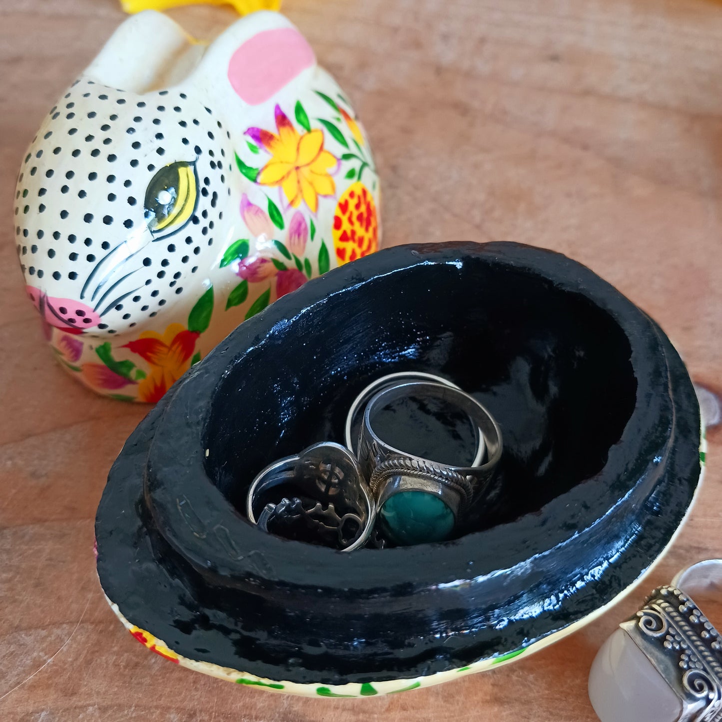 Celebrate the joy of spring with this beautifully handcrafted Floral Rabbit 2-Piece Easter Gift Box. Perfect for Easter gifting, this charming keepsake box features a delightful rabbit design, carefully hand painted with floral details and finished with a smooth glossy glaze.