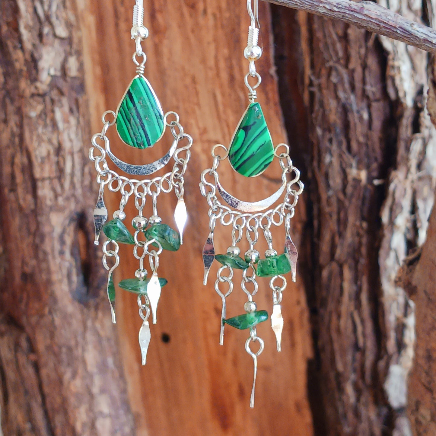 Add a touch of bohemian beauty to your look with these handmade Peruvian stone earrings. Featuring unique green stones and finished with silver-plated hooks, each pair is carefully crafted in small workshops in Peru.