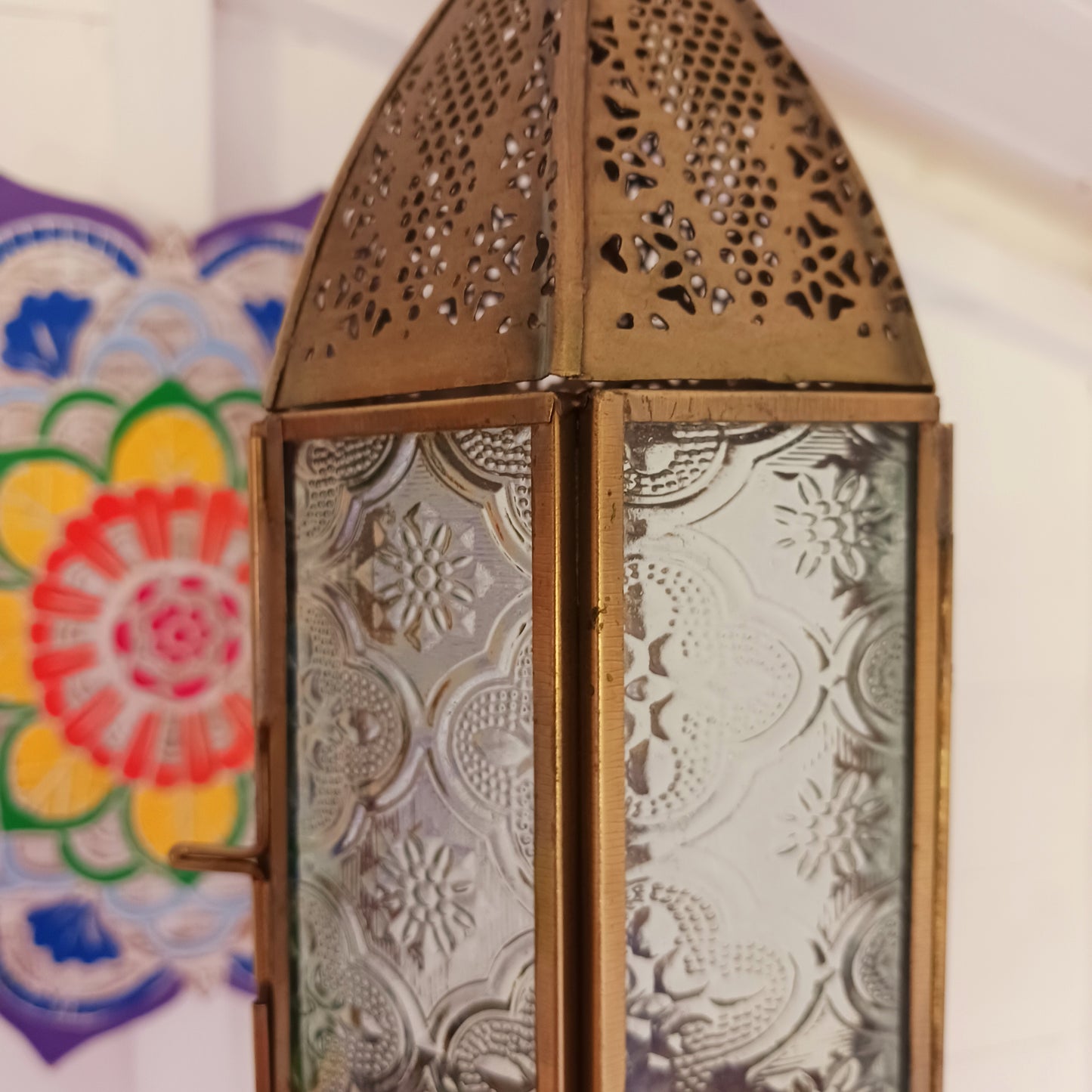 This antique brass Moroccan style large glass lantern has clear embossed glass panes and a wonderful antique finish. A stylish and versatile addition to any home, this beautiful lantern is ideal to bright up your home.