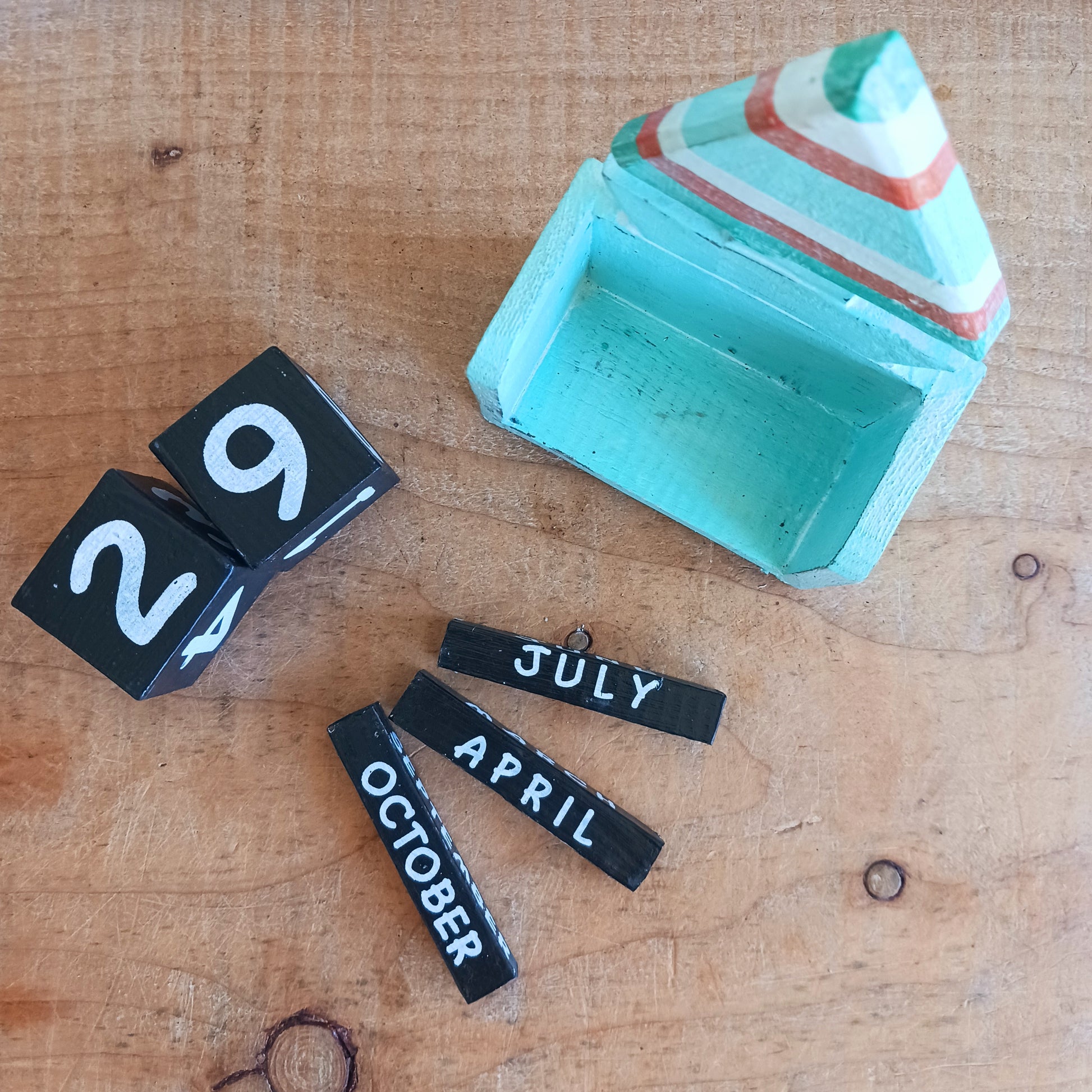 Bring the charm of the seaside to your workspace with our Handmade Wooden Boat Desk Calendar. Expertly crafted from quality wood and designed with vibrant, playful colours, this unique desk calendar combines practical organization with coastal-inspired décor.