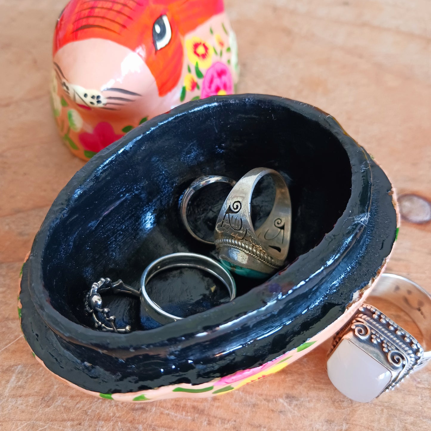 Celebrate the joy of spring with this beautifully handcrafted Floral Rabbit 2-Piece Easter Gift Box. Perfect for Easter gifting, this charming keepsake box features a delightful rabbit design, carefully hand painted with floral details and finished with a smooth glossy glaze.