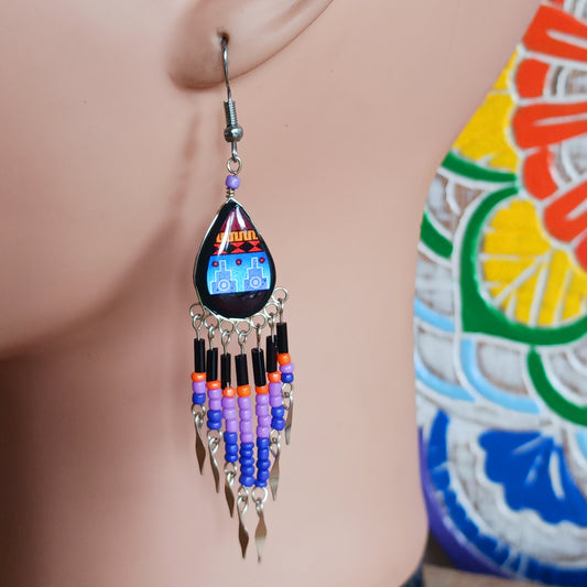 Add a touch of artisan elegance to your jewellery collection with these stunning handmade Peruvian Incan teardrop earrings. Carefully crafted in small family-run workshops in Peru, these eye-catching earrings feature traditional Incan-inspired patterns on the front with a contrasting black reverse for a striking finish.