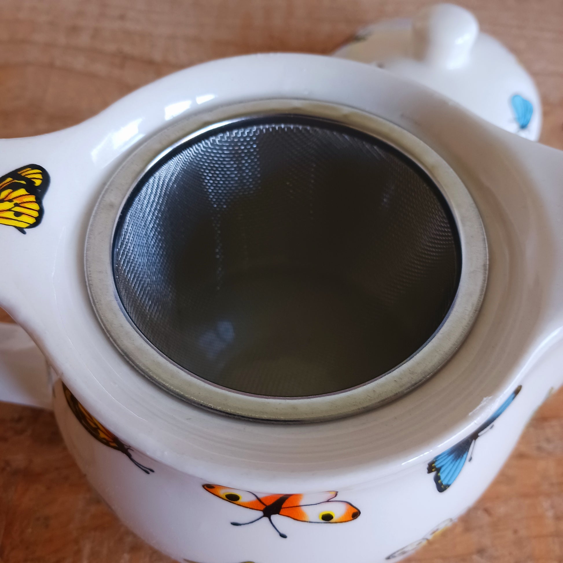 Add timeless elegance to any tea ritual with this Small Herbal Teapot featuring an array of beautiful butterflies. Inspired by traditional Eastern aesthetics, this beautifully crafted teapot blends cultural symbolism with everyday functionality, making it an exceptional gift.