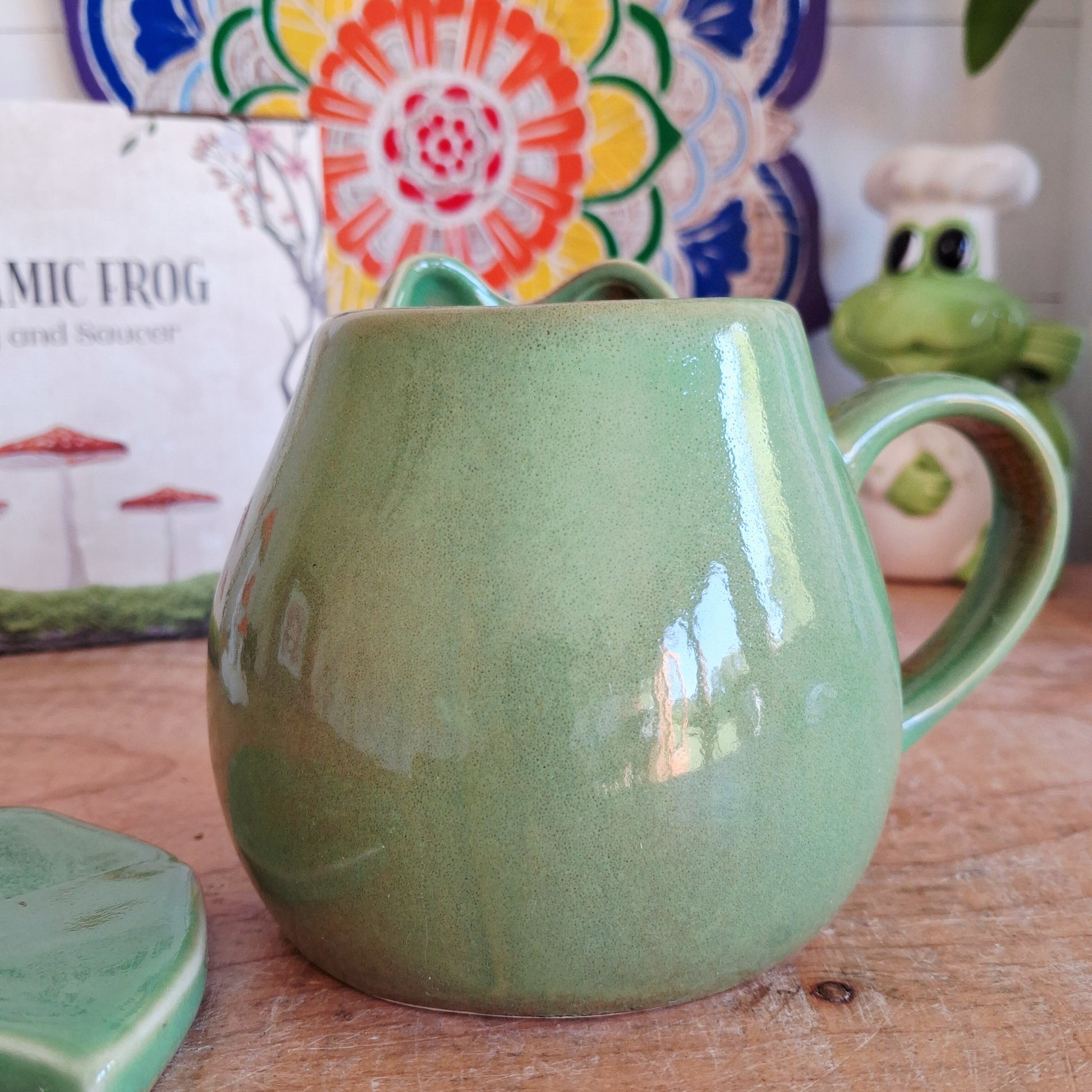 Sure to make hearts hop with happiness, this quirky frog-shaped mug looks like it's lept right out of a fairytale and landed on its matching lily pad coaster. Whether it's being used at home or at work, it's sure to get the conversation started and quickly become an everyday favourite for tea and coffee fixes.
