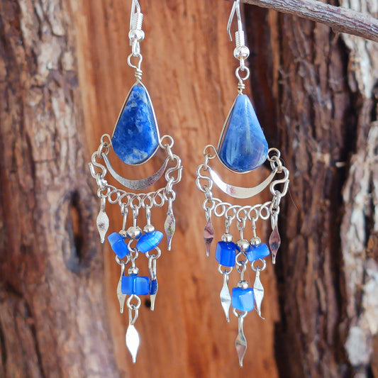 Add a touch of bohemian beauty to your look with these handmade Peruvian stone earrings. Featuring lapis lazuli stones and finished with silver-plated hooks, each pair is carefully crafted in small workshops in Peru.
