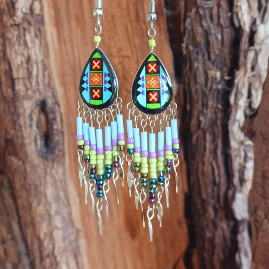 Add a touch of artisan elegance to your jewellery collection with these stunning handmade Peruvian Incan teardrop earrings. Carefully crafted in small family-run workshops in Peru, these eye-catching earrings feature traditional Incan-inspired patterns on the front with a contrasting black reverse for a striking finish.