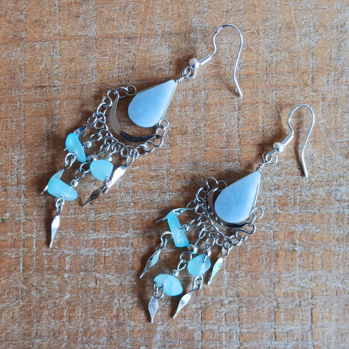 Add a touch of bohemian beauty to your look with these handmade Peruvian stone earrings. Featuring pale blue stones and finished with silver-plated hooks, each pair is carefully crafted in small workshops in Peru.