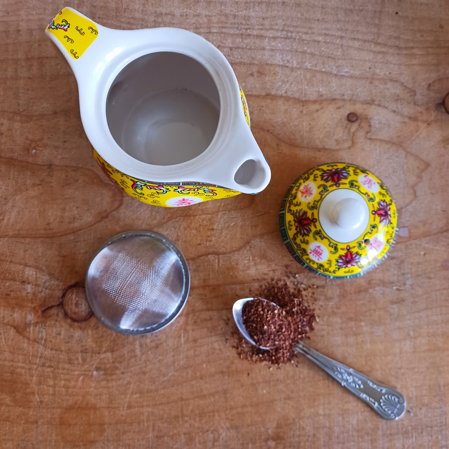 Add timeless elegance to any tea ritual with this Small Herbal Teapot featuring a Long Life Oriental Design. Inspired by traditional Eastern aesthetics, this beautifully crafted teapot blends cultural symbolism with everyday functionality, making it an exceptional gift or retail offering.