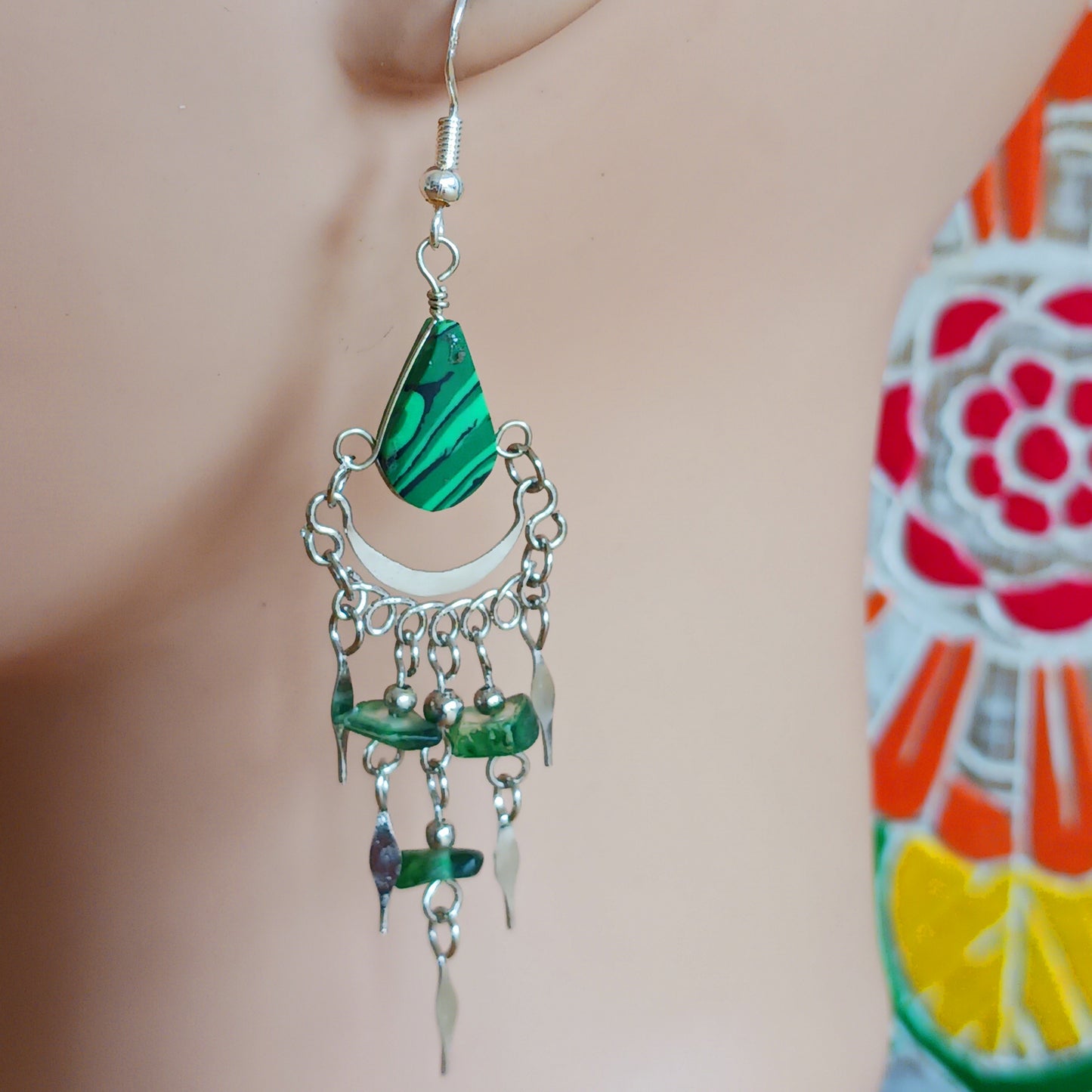 Add a touch of bohemian beauty to your look with these handmade Peruvian stone earrings. Featuring unique green stones and finished with silver-plated hooks, each pair is carefully crafted in small workshops in Peru.