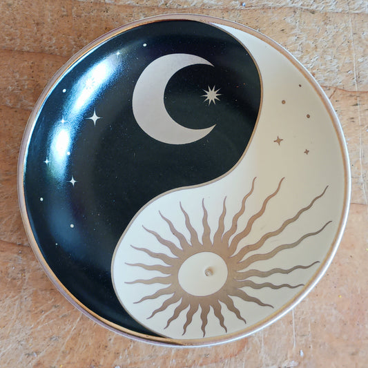Bring harmony and calm to your space with our Celestial Yin Yang Incense Holder Dish. Crafted with a peaceful celestial design, this incense dish is perfect for holding your favourite calming scents. Whether you're meditating, practicing yoga, or simply unwinding after a long day, this elegant piece adds a serene touch to your zen oasis. Designed to catch ash neatly while enhancing your décor, it’s both functional and beautiful. Ideal for any mindful moment.