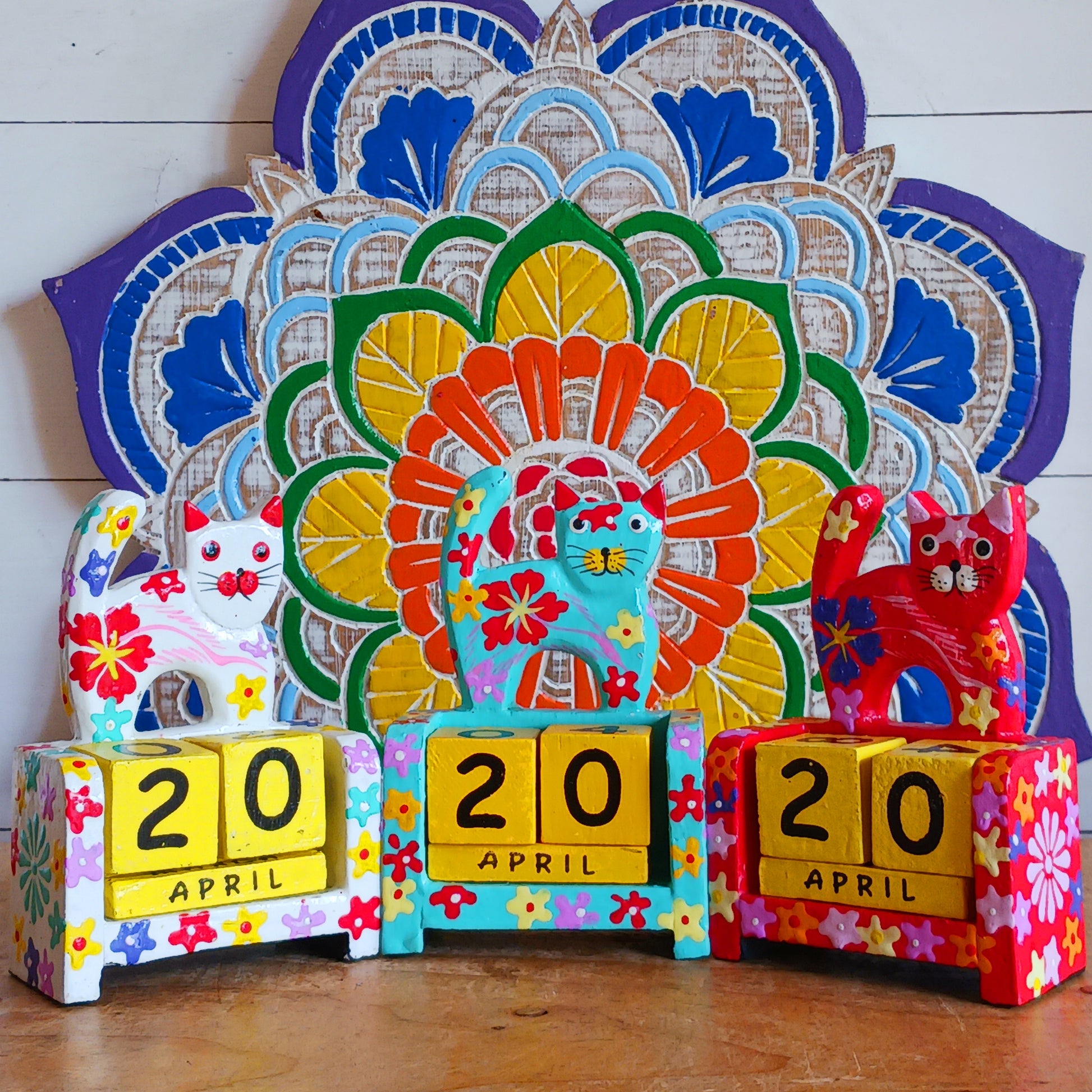 Brighten up your desk with this charming hand painted wooden cat calendar! Perfect for cat lovers, this reusable eco-friendly desk buddy adds a splash of colour and fun to any workspace. Simply rotate the wooden blocks daily to keep track of the date—no pages to tear, no waste, and endless use year after year. Available in three vibrant colours: white, red, and blue. A thoughtful and sustainable gift for students, co-workers, or anyone who adores cats.