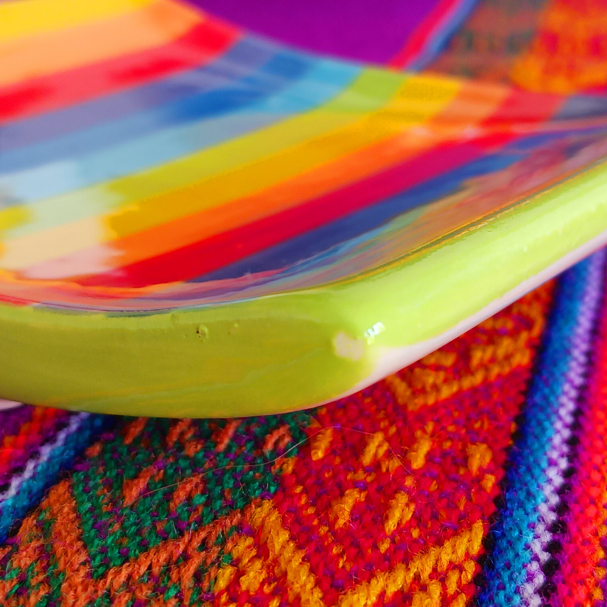 An imaginative decoration for a bathroom, shower or WC, this colourful, rainbow striped ceramic soap dish is easy to locate and creates a cheerful impression.