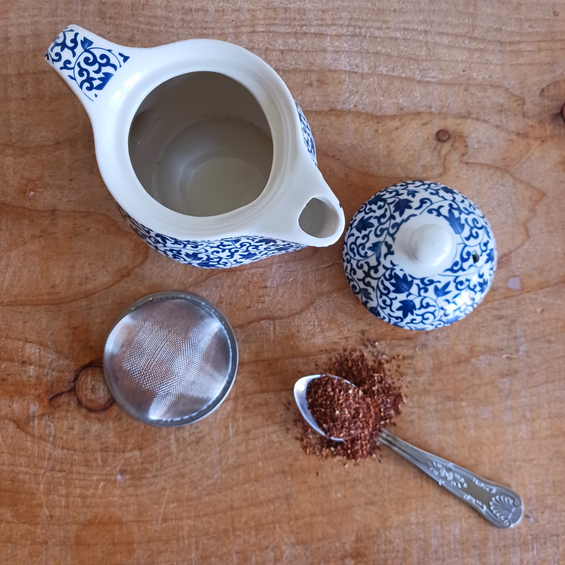 Add timeless elegance to any tea ritual with this Small Herbal Teapot featuring a stunning blue pattern design. Inspired by traditional Eastern aesthetics, this beautifully crafted teapot blends cultural symbolism with everyday functionality, making it an exceptional gift.
