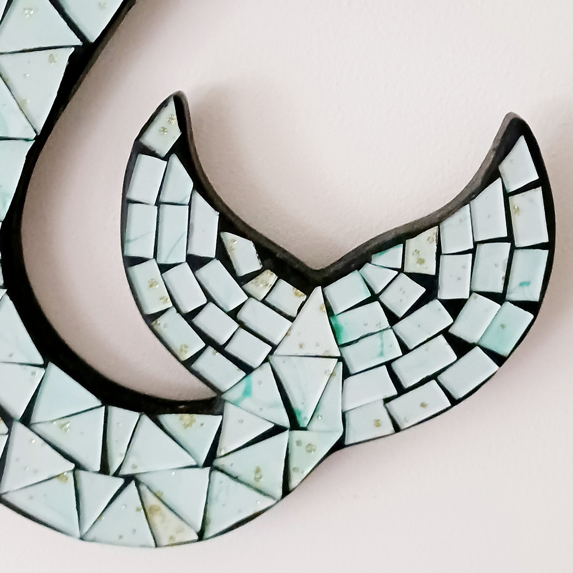 Transform your space with this beautiful Mosaic Mermaid Wall Decor, designed to inspire wonder and enchantment. Featuring intricate mosaic detailing, this magical mermaid captures light beautifully, adding texture, depth, and visual interest to any room.