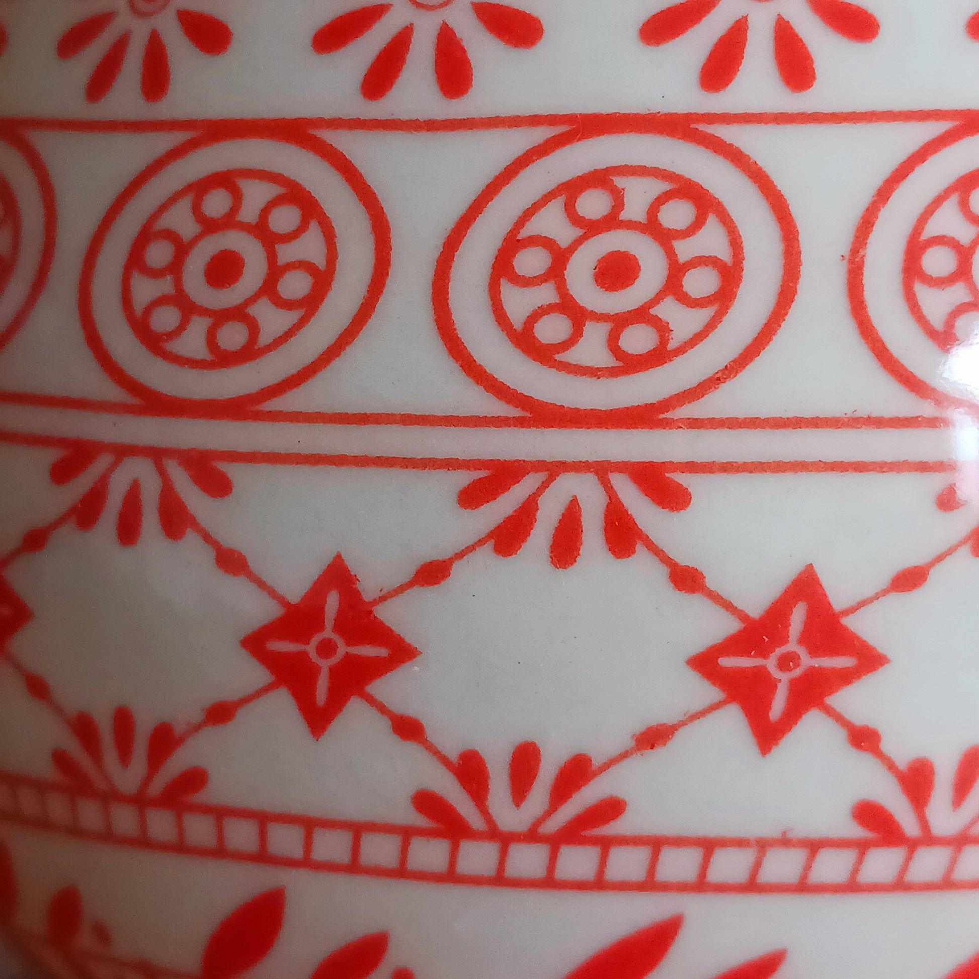 Add timeless elegance to any tea ritual with this Small Herbal Teapot featuring a stunning Amber pattern design. Inspired by traditional Eastern aesthetics, this beautifully crafted teapot blends cultural symbolism with everyday functionality, making it an exceptional gift.