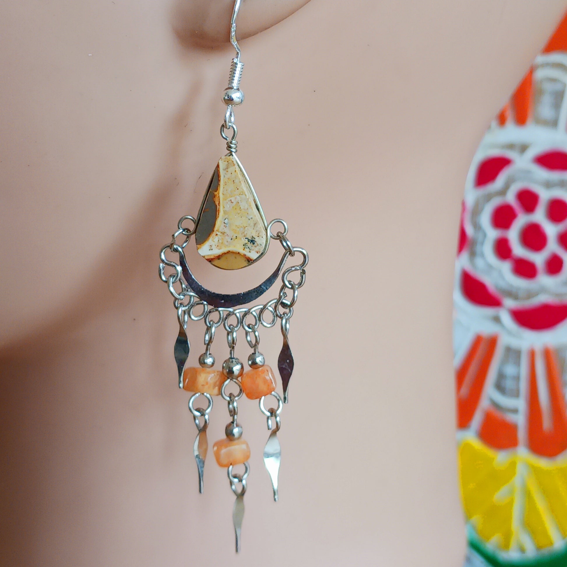 Add a touch of bohemian beauty to your look with these handmade Peruvian stone earrings. Featuring unique brown stones and finished with silver-plated hooks, each pair is carefully crafted in small workshops in Peru.
