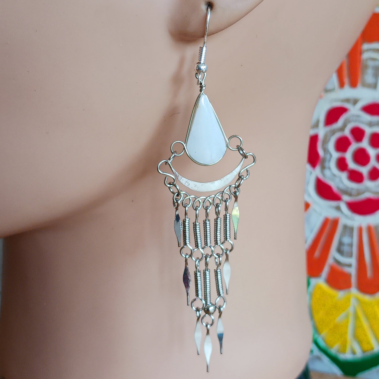 Add a touch of bohemian beauty to your look with these handmade Peruvian stone earrings. Featuring white stones and finished with silver-plated hooks, each pair is carefully crafted in small workshops in Peru.