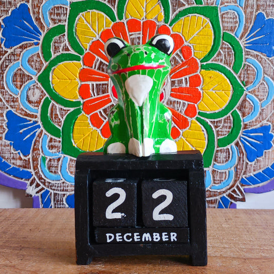 Add charm and functionality to your workspace with this handcrafted wooden frog perpetual calendar. Designed to sit perfectly on your desk, shelf, or study area, this adorable frog makes a delightful desk buddy while helping you keep track of the date.