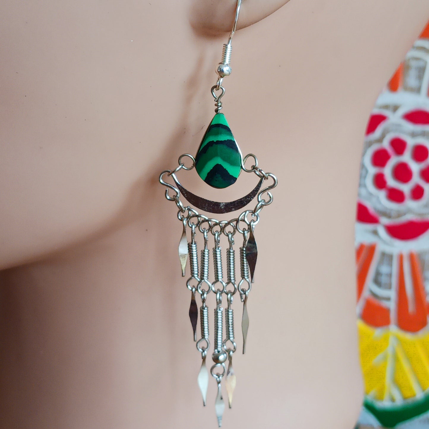 Add a touch of bohemian beauty to your look with these handmade Peruvian stone earrings. Featuring unique green stones and finished with silver-plated hooks, each pair is carefully crafted in small workshops in Peru.