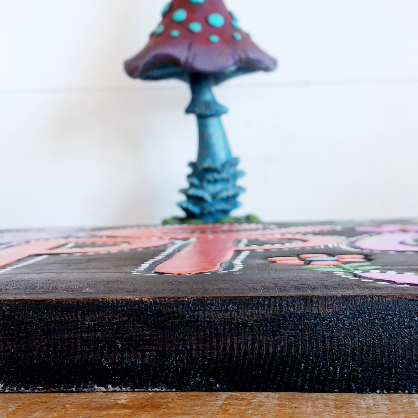 Bring joy and positivity into your home with this handmade “Be Happy” Wall Plaque. Expertly crafted and finished by skilled artisans in Indonesia, this vibrant piece features a bold floral design surrounding the uplifting words “Be Happy.” Each plaque is unique, reflecting the natural textures and craftsmanship of traditional artistry.