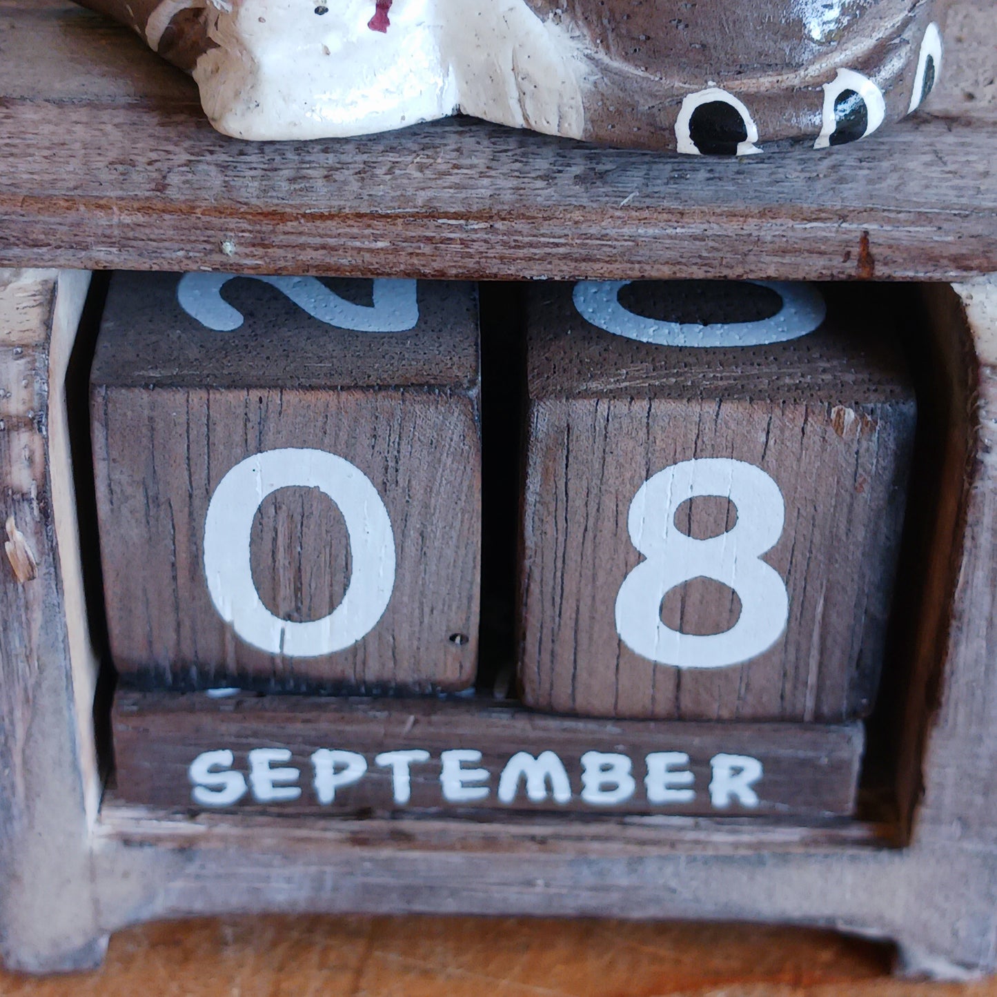 Add a touch of cuteness and inspiration to your space with this Sleeping Cat Wooden Calendar. Featuring reusable number blocks, this perpetual calendar ensures you’ll never need to buy another one again. Perfect for desks, shelves, or bedside tables, it’s both practical and charming—bringing daily motivation and a cozy aesthetic to any room.