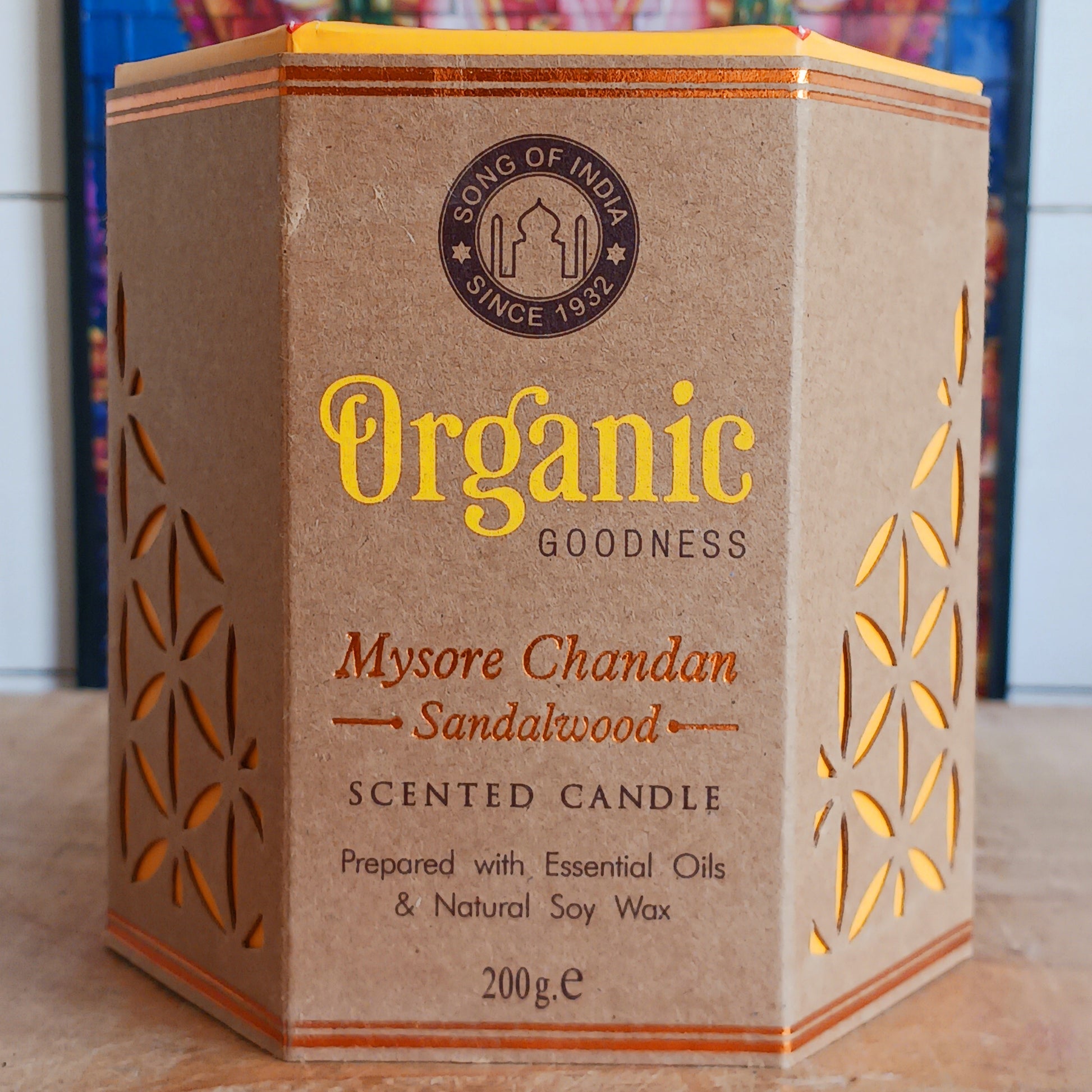 Organic Goodness candle scented with Sandalwood essential oil. The captivating scent of the sandalwood soothes all the senses and relaxes the mind